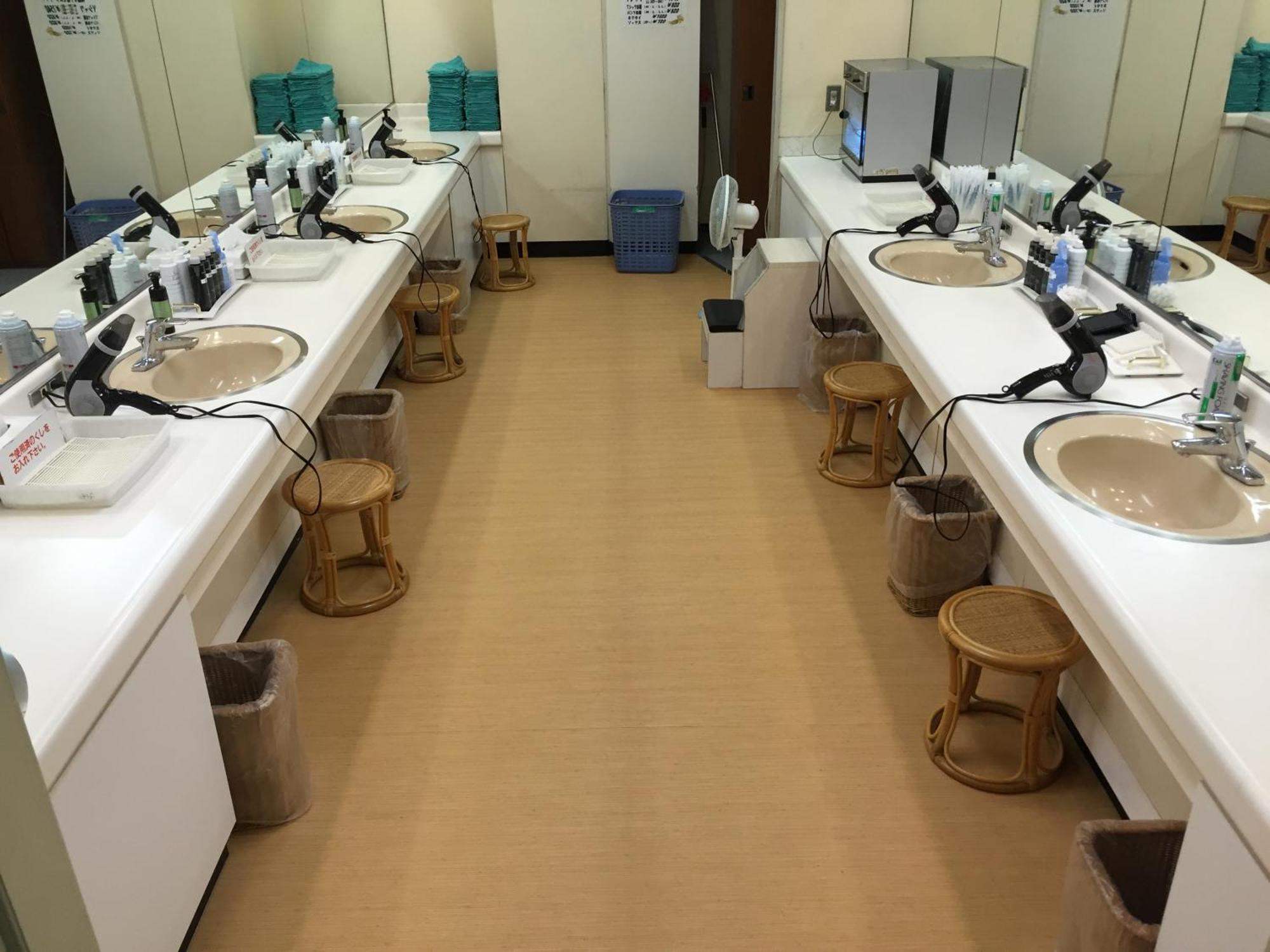 Capsule&Spa Grand Sauna Hiroshima Buitenkant foto